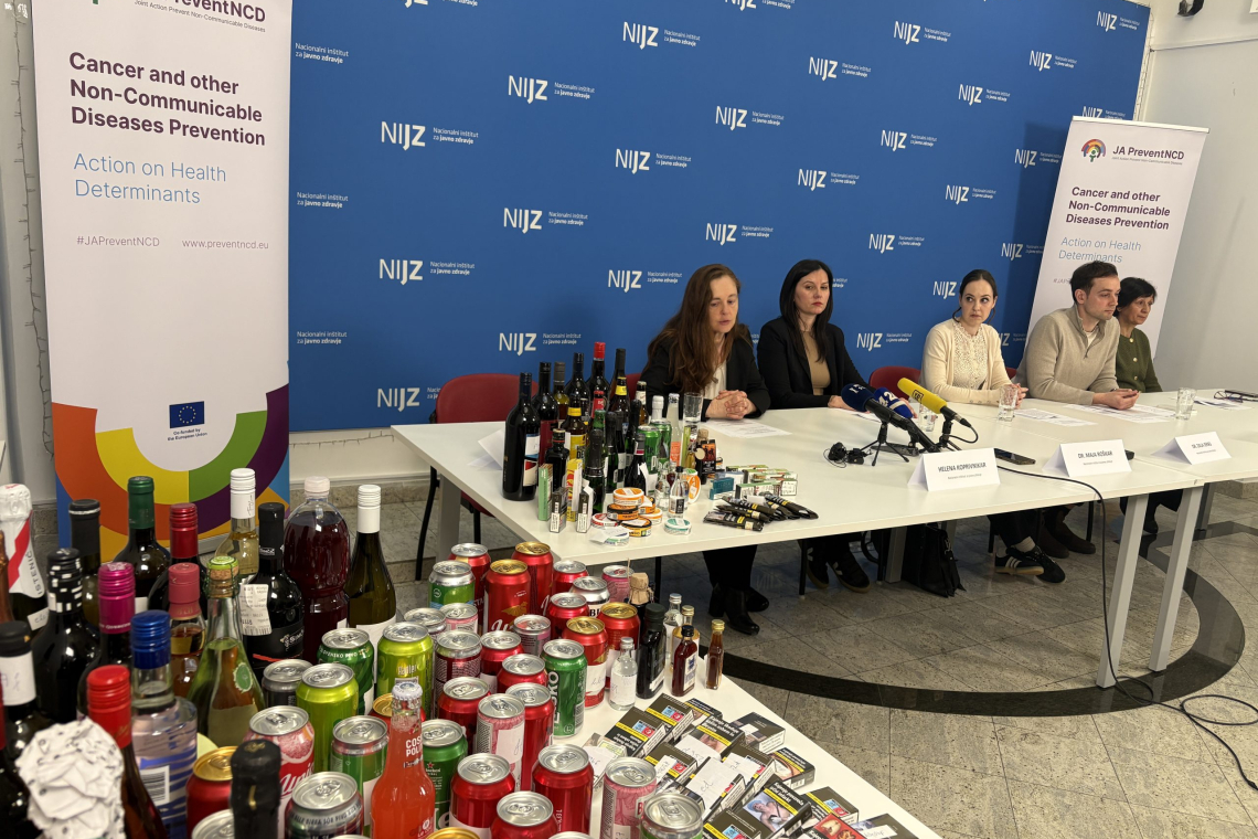 NIJZ opozarja na visoko dostopnost alkohola in nikotina mladim