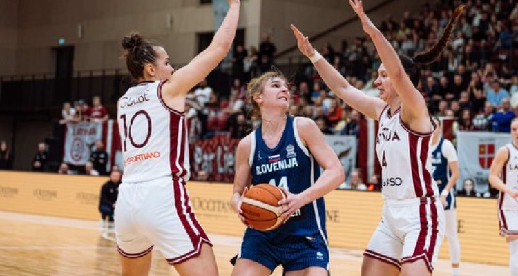 Slovenske košarkarice v Rigi visoko izgubile proti Latviji