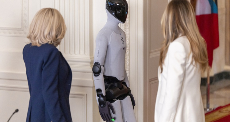 Melania Trump predstavila robota za učenje otrok