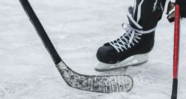 Philadelphia v končnici lige NHL na robu izpada, Carolina vodi že s 3:0