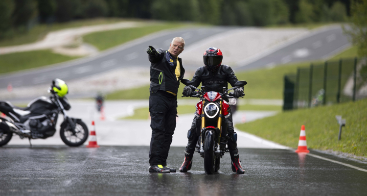 Na Vranskem skoraj 180 motoristov vadilo varno vožnjo