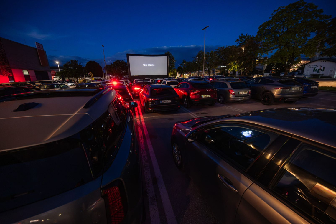 Drive-in kino v Centru Vič odprl novo sezono s filmom Top Gun