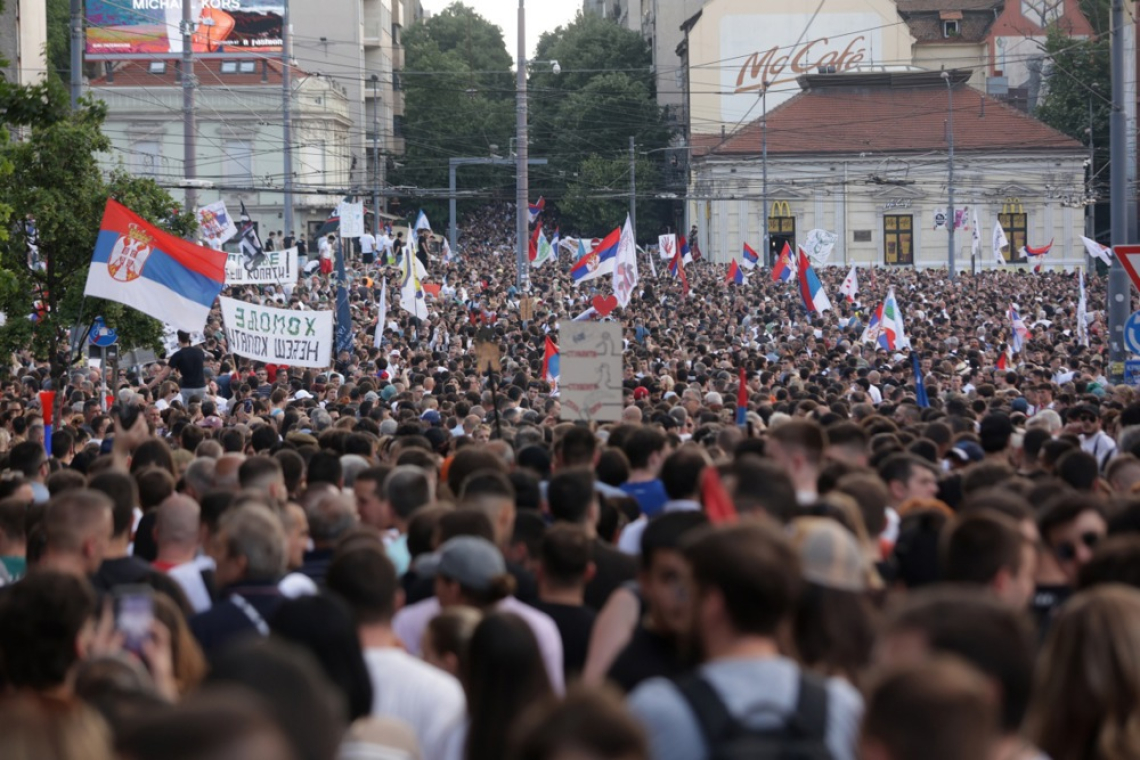 V Srbiji pred protestom ponovno ustavili ves železniški promet